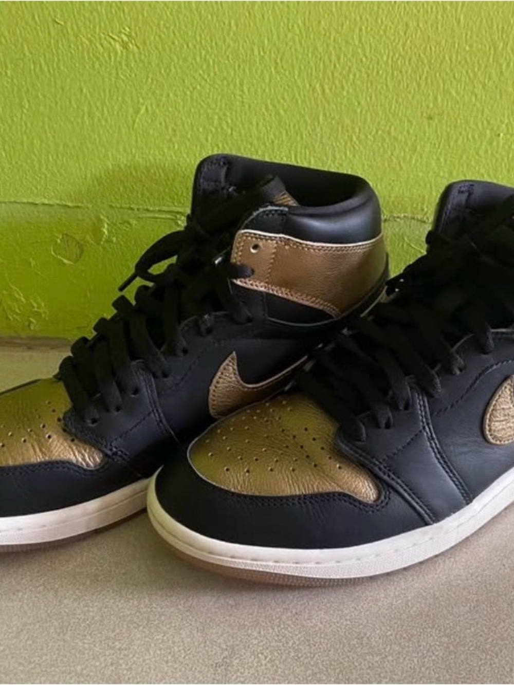 Air Jordan 1 Retro High OG "Black Metallic Gold", US MENS 10.5 - Picture 3 of 9